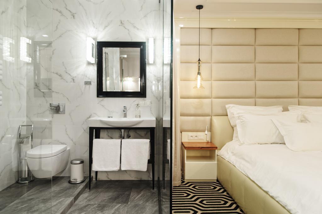 Apartamenty Chleb I Wino Gdansk Exterior photo A bathroom in a hotel