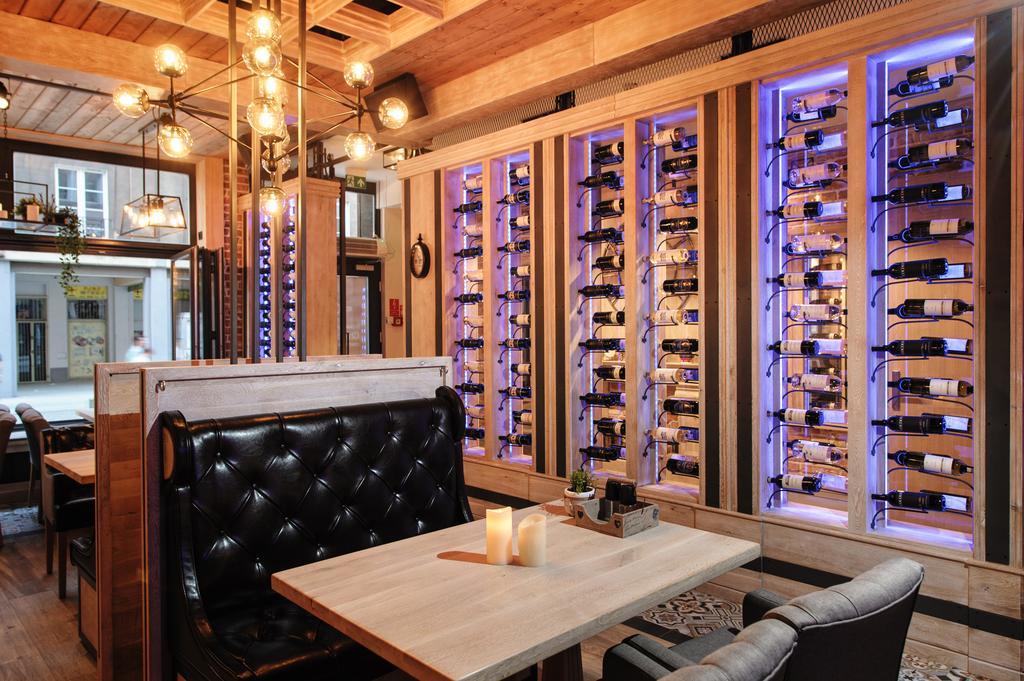 Apartamenty Chleb I Wino Gdansk Exterior photo Wine display at the restaurant