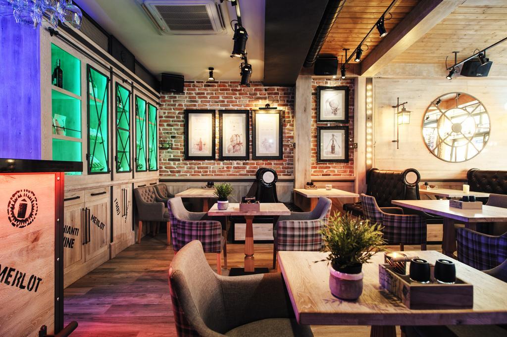 Apartamenty Chleb I Wino Gdansk Exterior photo Interior of a typical Internet cafe in China